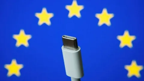 Evropski parlament odobrio univerzalni kabl za punjenje od 2024