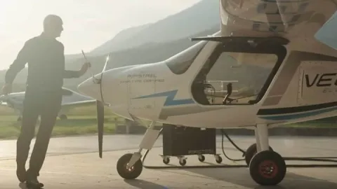 Slovenci proizveli prvi električni avion na svijetu
